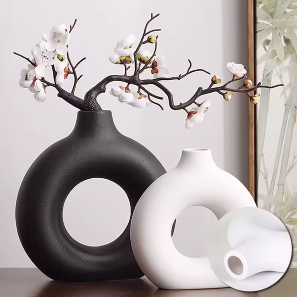 Vase minimaliste d'arrangement floral circulaire