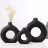 Vase minimaliste d'arrangement floral circulaire